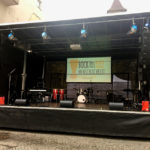 Stagexpress Trailerbühne Tonpaket XL Licht Paket XL Projektor Leinwand Gedenkfeier Ute Bock 1010 Wien